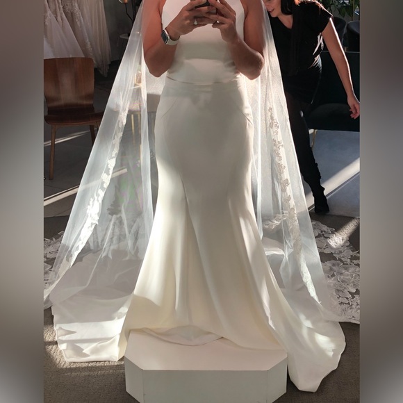 Modest sheath wedding dress with keyhole back - Picture 4 of 13